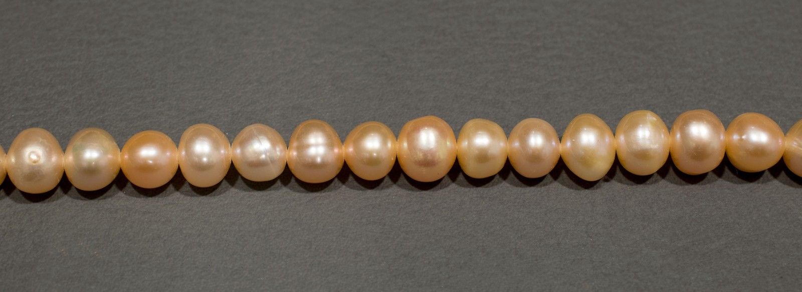 Perlenstrang Lachsrosa mit hohem Lüster in 6-7 mm